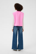 catina-mouwloos-teddy-vest-culture-begonia-pink-modelfoto-achteraanzicht-1