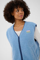catina-mouwloos-teddy-vest-culture-little-boy-blue-modelfoto-detail-1