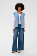 catina-mouwloos-teddy-vest-culture-little-boy-blue-modelfoto-vooraanzicht-2