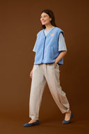 catina-mouwloos-teddy-vest-culture-little-boy-blue-lookfoto-vooraanzicht-2