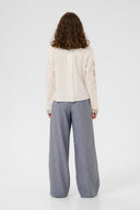 breezy-broderie-hemd-blouse-spring-gardenia-culture-modelfoto-achteraanzicht-1