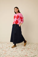 harlekin-argyle-trui-fuchsia-culture-lookfoto-vooraanzicht-2