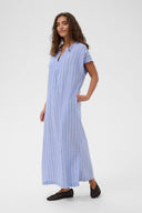 Arletty-gestreepte-maxi-jurk-powder-blue-culture-modelfoto-zijaanzicht-1