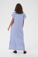 Arletty-gestreepte-maxi-jurk-powder-blue-culture-modelfoto-achteraanzicht-1