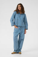 ayna-denim-hemd-blouse-blue-white-culture-modelfoto-vooraanzicht-2