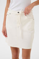tali-ami-mini-denim-jeans-rok-spring-gardenia-culture-modelfoto-close-up-1