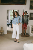 Tali-ami-wijde-denim-jeans-broek-springgardenia-culture-modelfoto-vooraanzicht-1