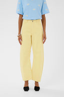 Brinnie-barrel-balloon-broek-lemon-meringue-culture-modelfoto-close-up-3