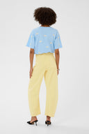 Brinnie-barrel-balloon-broek-lemon-meringue-culture-modelfoto-achteraanzicht-1