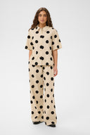 tika-polka-dot-hemd-blouse-whitecap-culture-modelfoto-vooraanzicht-4