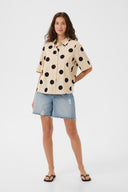 tika-polka-dot-hemd-blouse-whitecap-culture-modelfoto-vooraanzicht-7