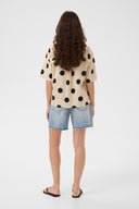 tika-polka-dot-hemd-blouse-whitecap-culture-modelfoto-achteraanzicht-2