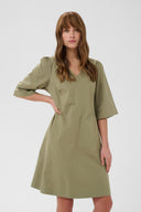 bendine-mini-jurk-dusky-green-culture-modelfoto-vooraanzicht-4