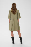 bendine-mini-jurk-dusky-green-culture-modelfoto-achteraanzicht-2