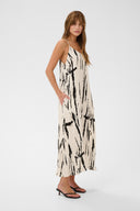 ora-grafische-maxi-jurk-white-black-culture-modelfoto-vooraanzicht-2