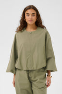 bendine-casual-jas-dusky-green-culture-modelfoto-vooraanzicht-1