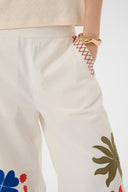 chrestella-broderie-broek-spring-gardenia-culture-modelfoto-detail-1