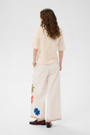 chrestella-broderie-broek-spring-gardenia-culture-modelfoto-achteraanzicht-1