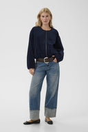 kalla-klay-corduroy-rib-bomberjas-dress-blues-culture-modelfoto-vooraanzicht-2