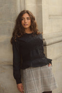 birsen-geruite-mini-rok-grijs-black-check-culture-lookfoto-vooraanzicht-5