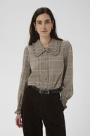 birsen-geruite-hemd-blouse-black-zwart-met-franjes-culture-modelfoto-vooraanzicht-1