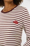 hunta-kiss-gestreepte-sweater-culture-burgundy-bordeaux-modelfoto-close-up-1