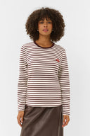 hunta-kiss-gestreepte-sweater-culture-burgundy-bordeaux-modelfoto-vooraanzicht-3