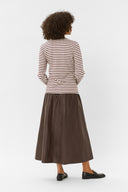 hunta-kiss-gestreepte-sweater-culture-burgundy-bordeaux-modelfoto-achteraanzicht-1