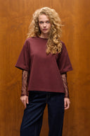 colum-katoenen-kanten-t-shirt-chocolate-truffle-bordeaux-culture-lookfoto-vooraanzicht-1