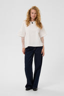 colum-katoenen-kanten-t-shirt-spring-gadernia-creme-culture-modelfoto-vooraanzicht-2