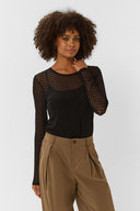 laya-polka-dot-mesh-blouse-black-dot-zwart-culture-modelfoto-vooraanzicht-1