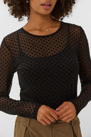 laya-polka-dot-mesh-blouse-black-dot-zwart-culture-modelfoto-close-up-1