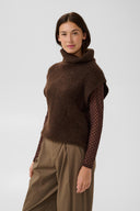 laya-polka-dot-mesh-blouse-brown-dot-bruin-culture-modelfoto-vooraanzicht-3