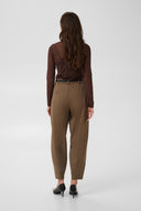 laya-polka-dot-mesh-blouse-brown-dot-bruin-culture-modelfoto-achteraanzicht-1