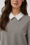 cathlin-geruite-mini-jurk-grijs-culture-modelfoto-detail-1