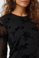 aliba-bloemen-flock-mesh-blouse-zwart-lange-mouwen-culture-modelfoto-detail-1