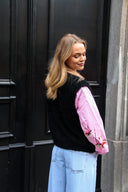 carmela-mouwloze-cardigan-black-orla-antwerp-lookfoto-zijaanzicht-1