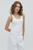 jaxson-rib-tanktop-white-mbym-modelfoto-vooraanzicht-2