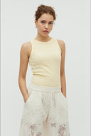 jaxon-rib-boothals-tanktop-summer-yellow-MBYM-modelfoto-vooraanzicht-1