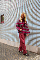 beatrice-barrel-balloon-denim-jeans-broek-bordeaux-sweet-like-you-sienna-lookfoto-zijaanzicht-1