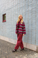 beatrice-barrel-balloon-denim-jeans-broek-bordeaux-sweet-like-you-sienna-lookfoto-zijaanzicht-3