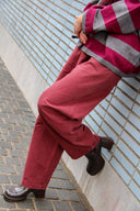 beatrice-barrel-balloon-denim-jeans-broek-bordeaux-sweet-like-you-sienna-lookfoto-zijaanzicht-2