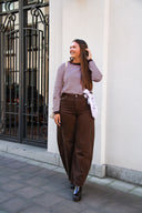 beatrice-barrel-balloon-denim-jeans-broek-donkerbruin-sweet-like-you-sienna-lookfoto-vooraanzicht-1