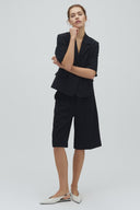 Bamudo-geklede-bermuda-short-black-MbyM-modelfoto-vooraanzicht-1