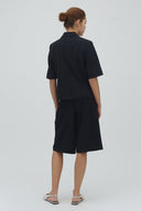 Bamudo-geklede-bermuda-short-black-MbyM-modelfoto-achteraanzicht-1