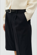 Bamudo-geklede-bermuda-short-black-MbyM-modelfoto-close-up-3
