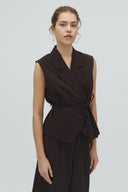 Evelora-mouwloos-wikkel-vest-gilet-java-MbyM-modelfoto-vooraanzicht-1