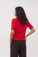 carla-col-gebreide-trui-red-aura-rood-mbym-modelfoto-achteraanzicht-1