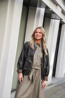 albane-nepleren-jas-chocolate-brown-chocoladebruin-sweet-like-you-lookfoto-vooraanzicht-1