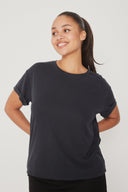 amana-luxe-t-shirt-black-mbym-model-vooraanzicht-1